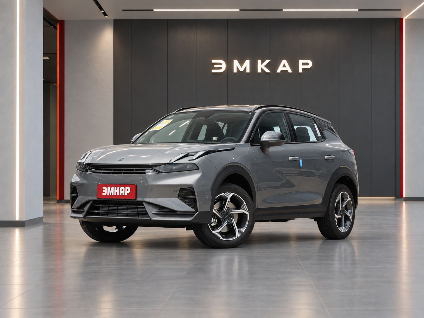 Lynk & Co 06 серый в шоуруме ЭМКАР