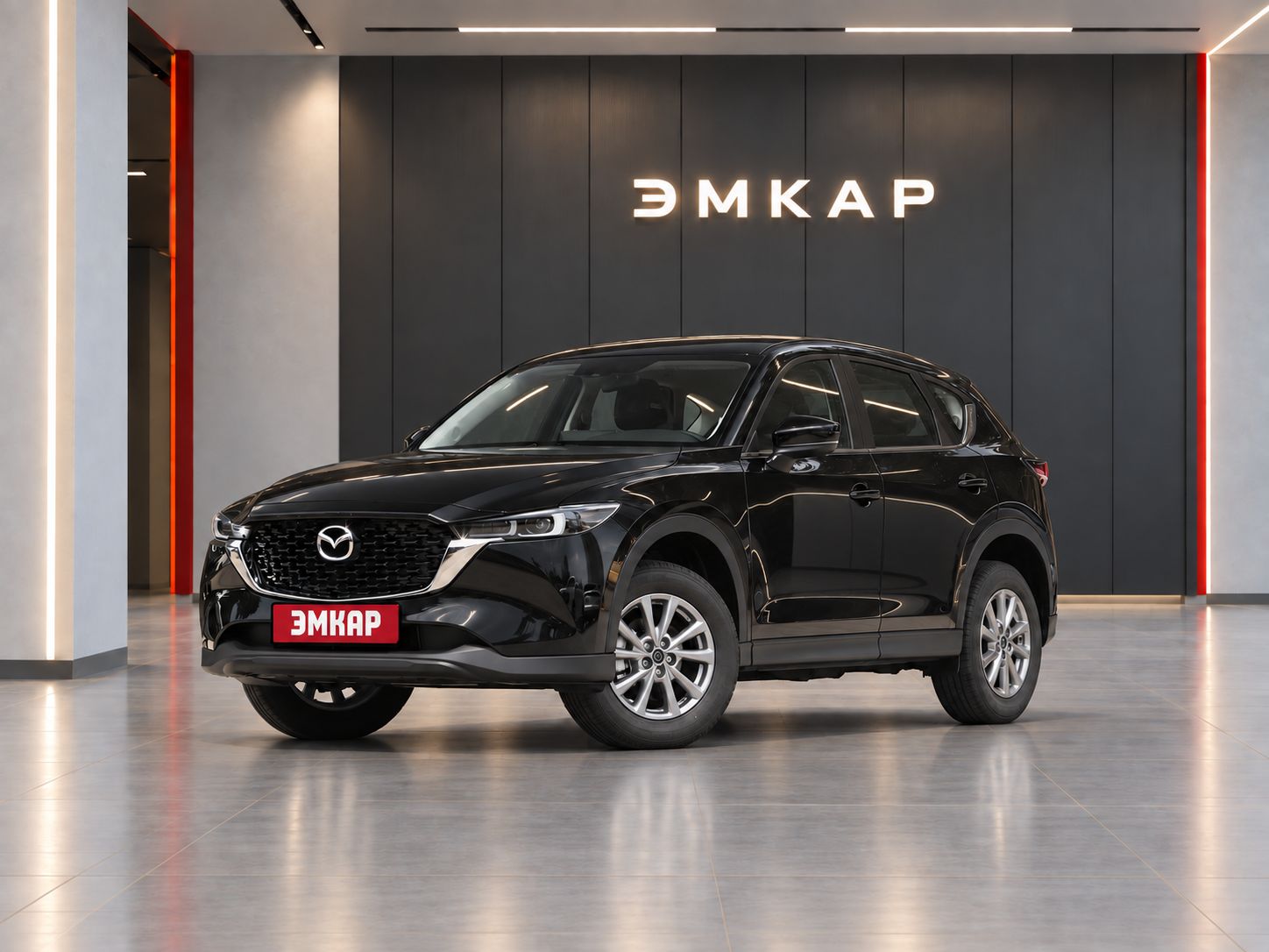 Mazda CX-5 чёрный в шоуруме ЭМКАР