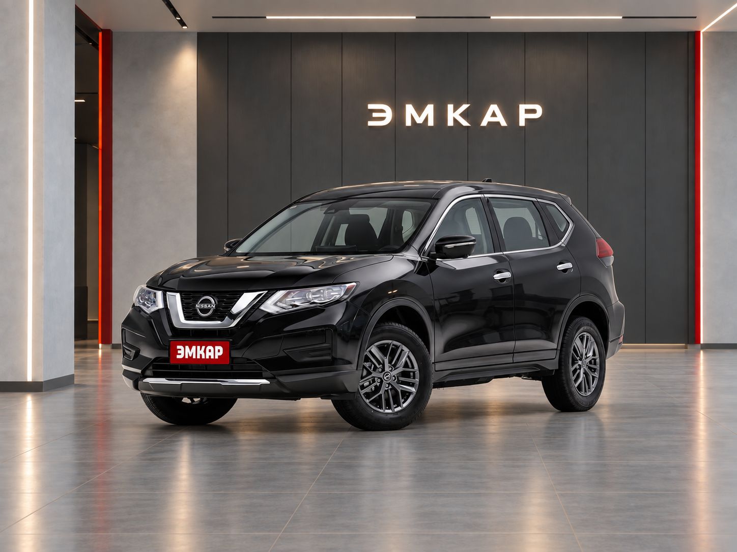 Nissan X-Trail чёрный в шоуруме ЭМКАР