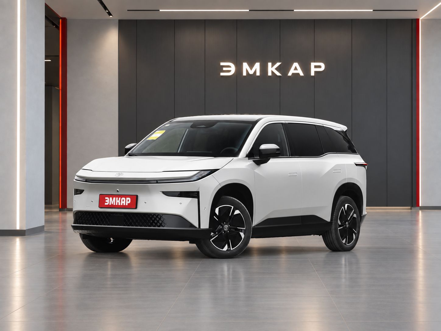 Toyota bZ3X белый в шоуруме ЭМКАР