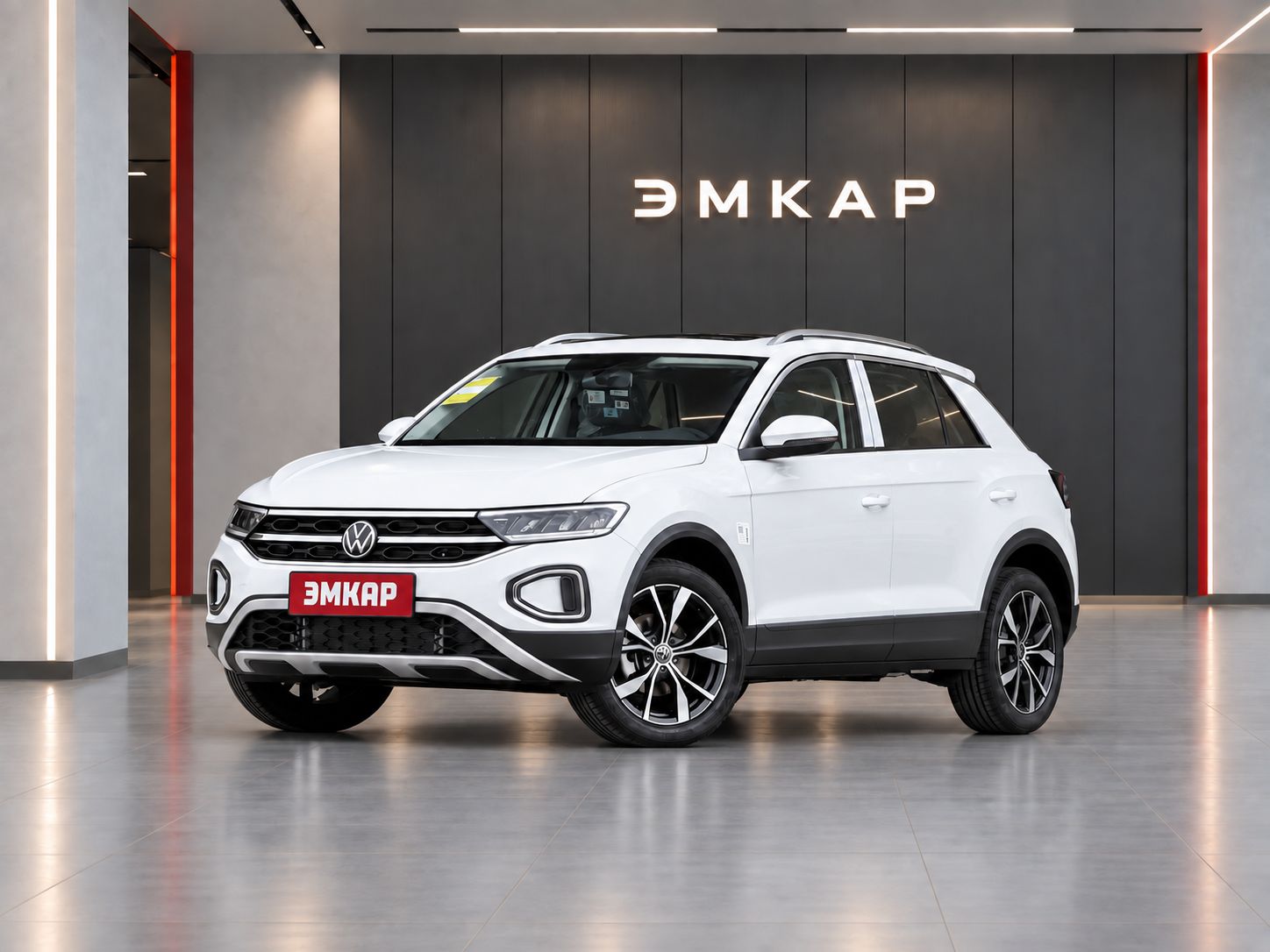 Volkswagen T-Roc белый в шоуруме ЭМКАР